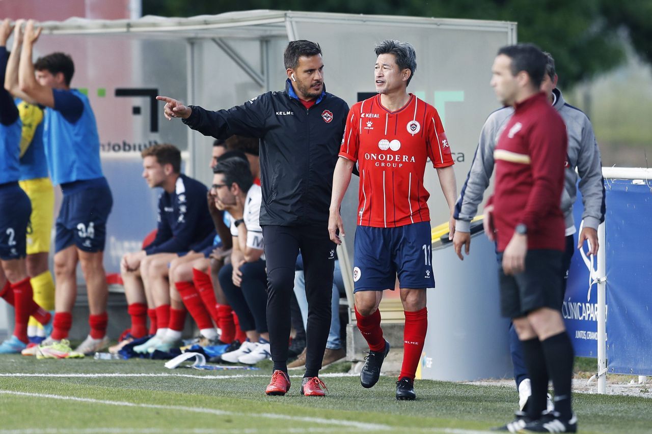 Câte meciuri a jucat în acest sezon în Portugalia fenomenul Kazu Miura, fotbalistul profesionist care va împlini 57 de ani în februarie!_4