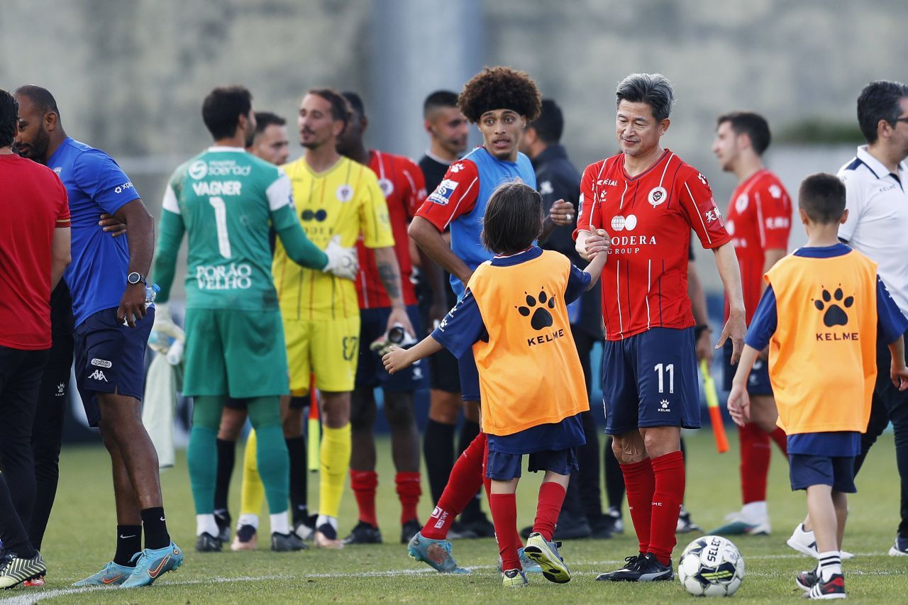 Câte meciuri a jucat în acest sezon în Portugalia fenomenul Kazu Miura, fotbalistul profesionist care va împlini 57 de ani în februarie!_5