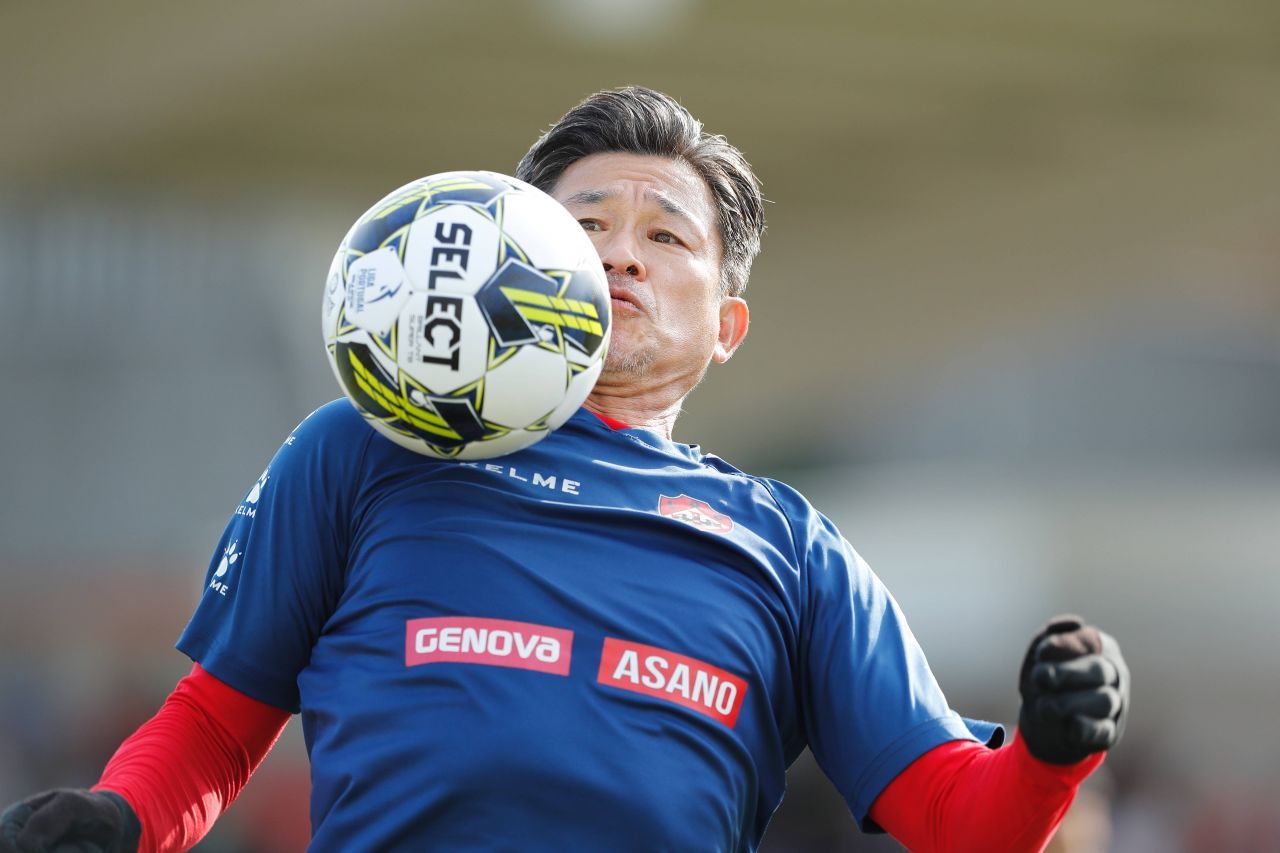 Câte meciuri a jucat în acest sezon în Portugalia fenomenul Kazu Miura, fotbalistul profesionist care va împlini 57 de ani în februarie!_8