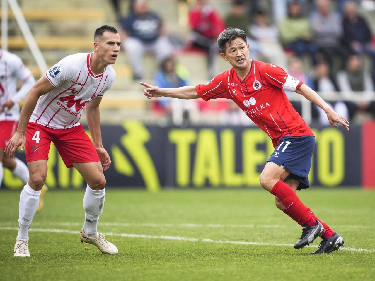 Câte meciuri a jucat în acest sezon în Portugalia fenomenul Kazu Miura, fotbalistul profesionist care va împlini 57 de ani în februarie!_9