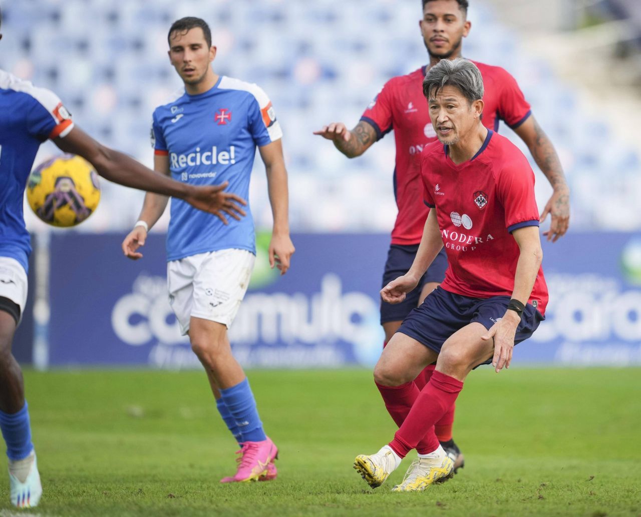 Câte meciuri a jucat în acest sezon în Portugalia fenomenul Kazu Miura, fotbalistul profesionist care va împlini 57 de ani în februarie!_13