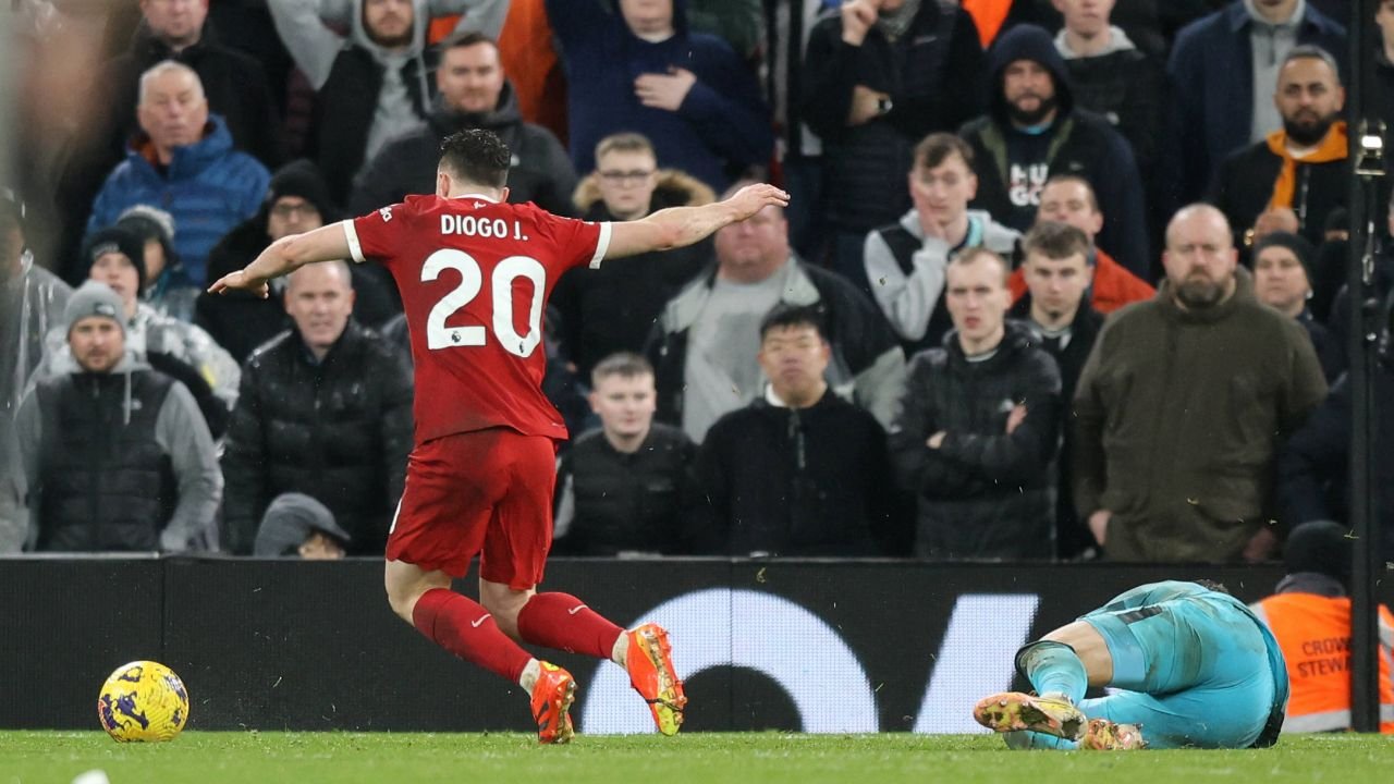 Diogo Jota de la Liverpool, desființat de marii fotbaliști ai Angliei pentru gestul penibil făcut cu Newcastle!_4