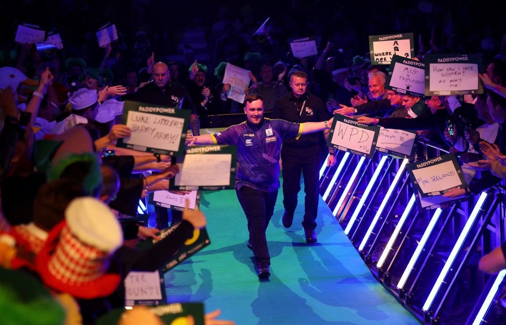 El e puștiul de 16 ani idolatrizat în Anglia, după ce a făcut senzație la Campionatul Mondial!_2