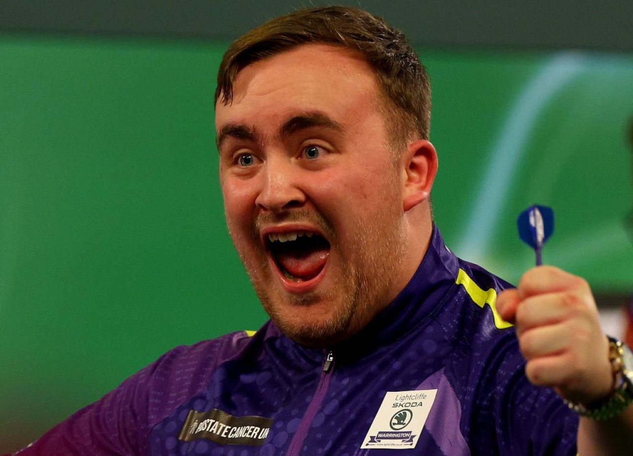 El e puștiul de 16 ani idolatrizat în Anglia, după ce a făcut senzație la Campionatul Mondial!_3