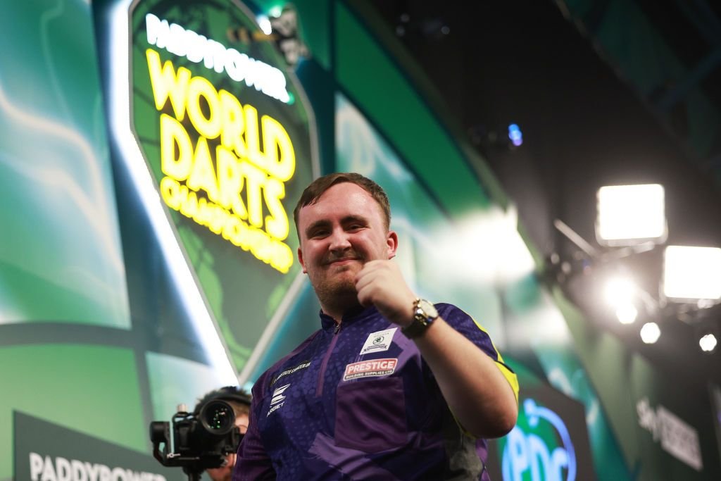El e puștiul de 16 ani idolatrizat în Anglia, după ce a făcut senzație la Campionatul Mondial!_5