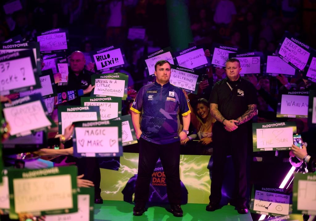 El e puștiul de 16 ani idolatrizat în Anglia, după ce a făcut senzație la Campionatul Mondial!_9