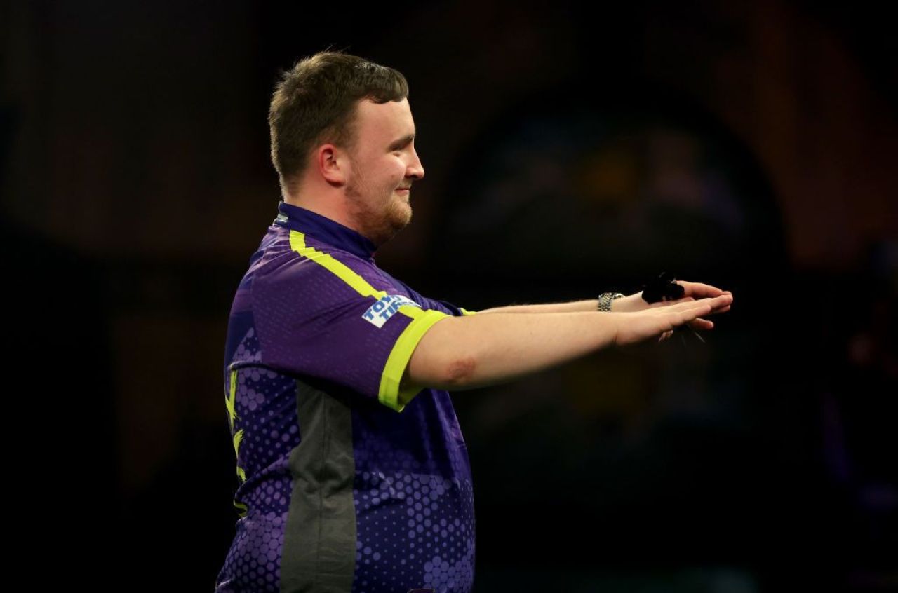 El e puștiul de 16 ani idolatrizat în Anglia, după ce a făcut senzație la Campionatul Mondial!_12