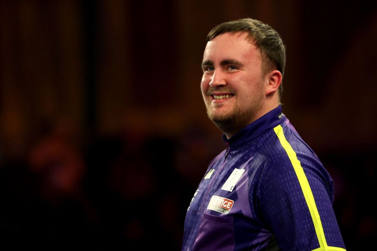 El e puștiul de 16 ani idolatrizat în Anglia, după ce a făcut senzație la Campionatul Mondial!_13