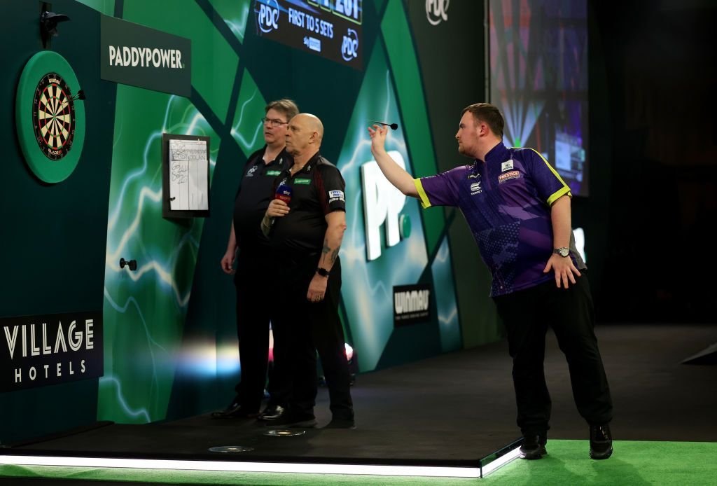El e puștiul de 16 ani idolatrizat în Anglia, după ce a făcut senzație la Campionatul Mondial!_14