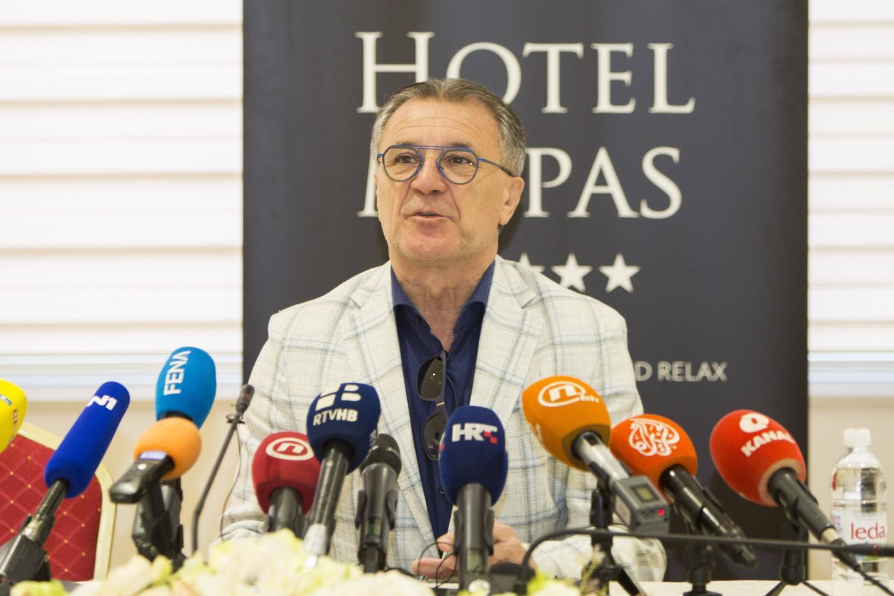 Cine e noul secund al lui Dinamo: omul temutului Zdravko Mamic, a luat ca principal eventul cu Dinamo Zagreb și trebuia să stea pe bancă la Mondialul din Qatar!_2