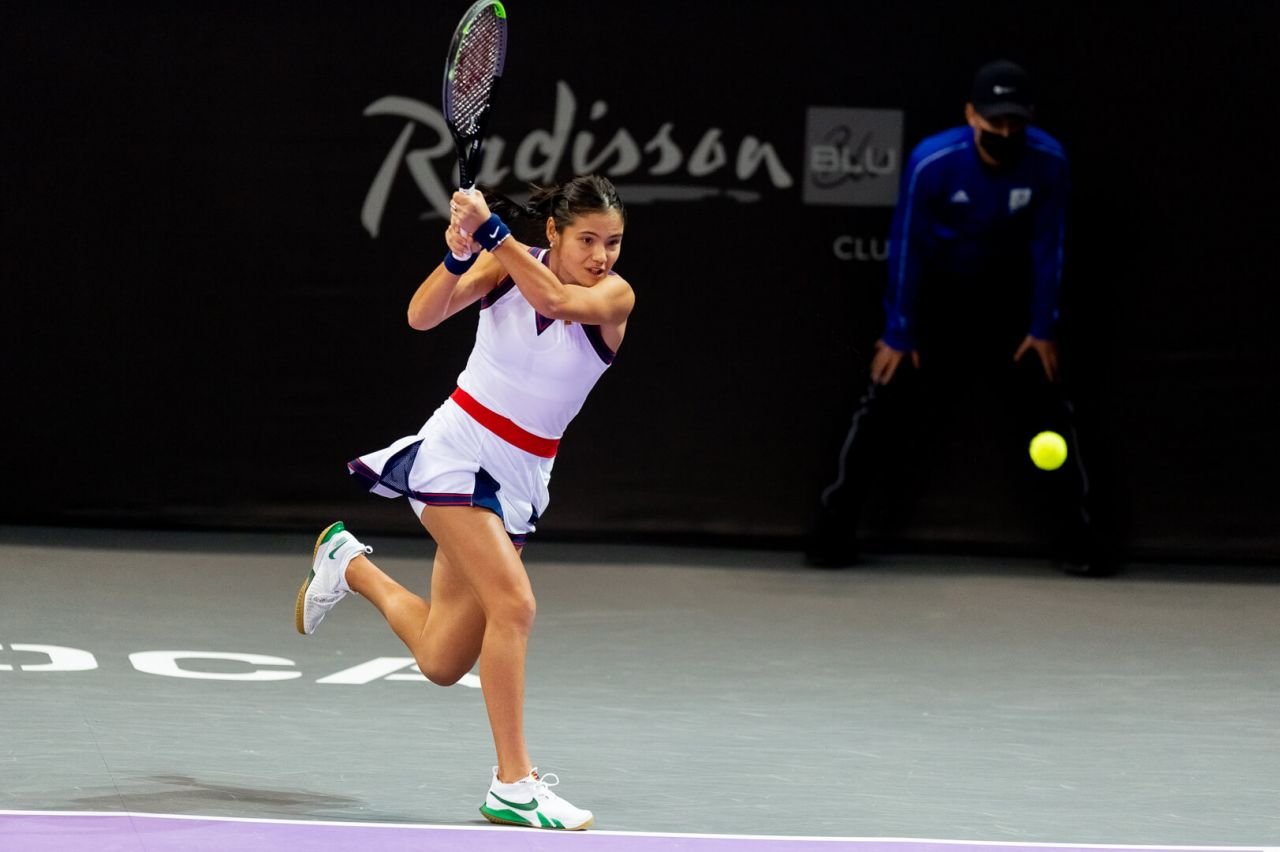 Emma Răducanu dansează, iar Camila Giorgi plânge. Veștile dimineții vin din vara australiană de tenis_53