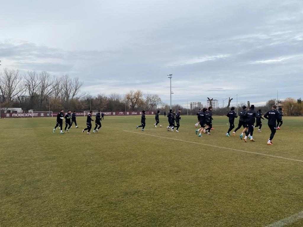 Rapid s-a reunit după vacanță și a efectuat primul antrenament. Când pleacă în cantonament și care e starea accidentaților_2