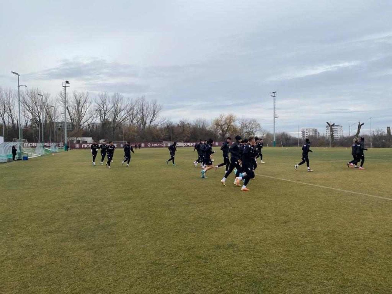 Rapid s-a reunit după vacanță și a efectuat primul antrenament. Când pleacă în cantonament și care e starea accidentaților_1