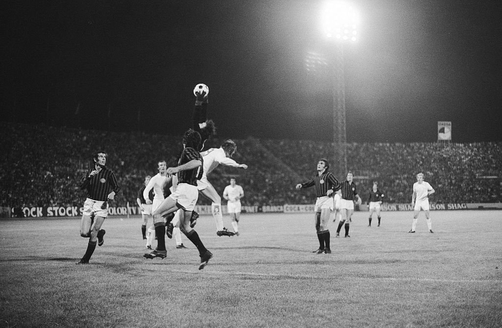 25 de ani de la desființarea Cupei Cupelor. Popescu și Petrescu au câștigat trofeul, Dinamo a ajuns până în semifinale_7