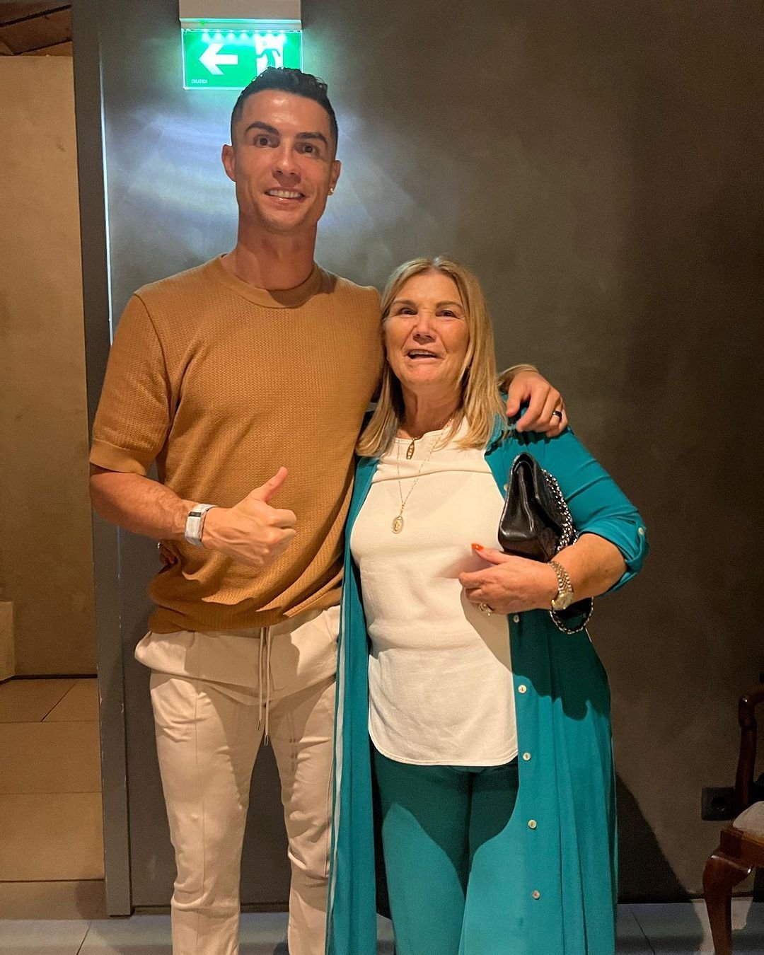 Cristiano Ronaldo, cadou de 80.000 de dolari pentru mama lui! Bolidul pe care i l-a cumpărat în ziua în care femeia a împlinit 69 de ani _3