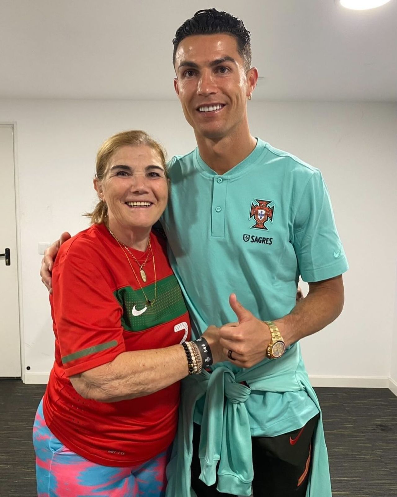 Cristiano Ronaldo, cadou de 80.000 de dolari pentru mama lui! Bolidul pe care i l-a cumpărat în ziua în care femeia a împlinit 69 de ani _5