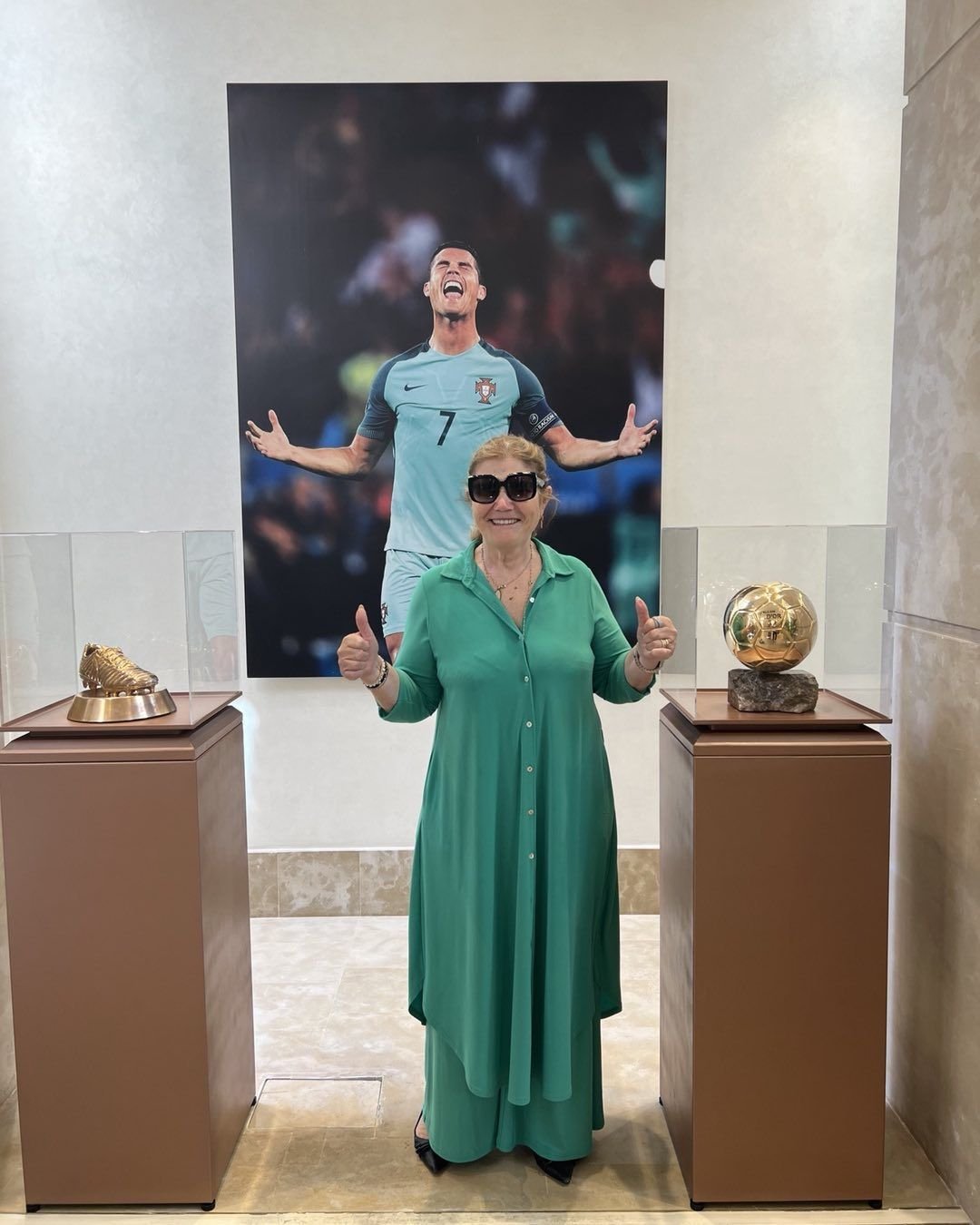 Cristiano Ronaldo, cadou de 80.000 de dolari pentru mama lui! Bolidul pe care i l-a cumpărat în ziua în care femeia a împlinit 69 de ani _6