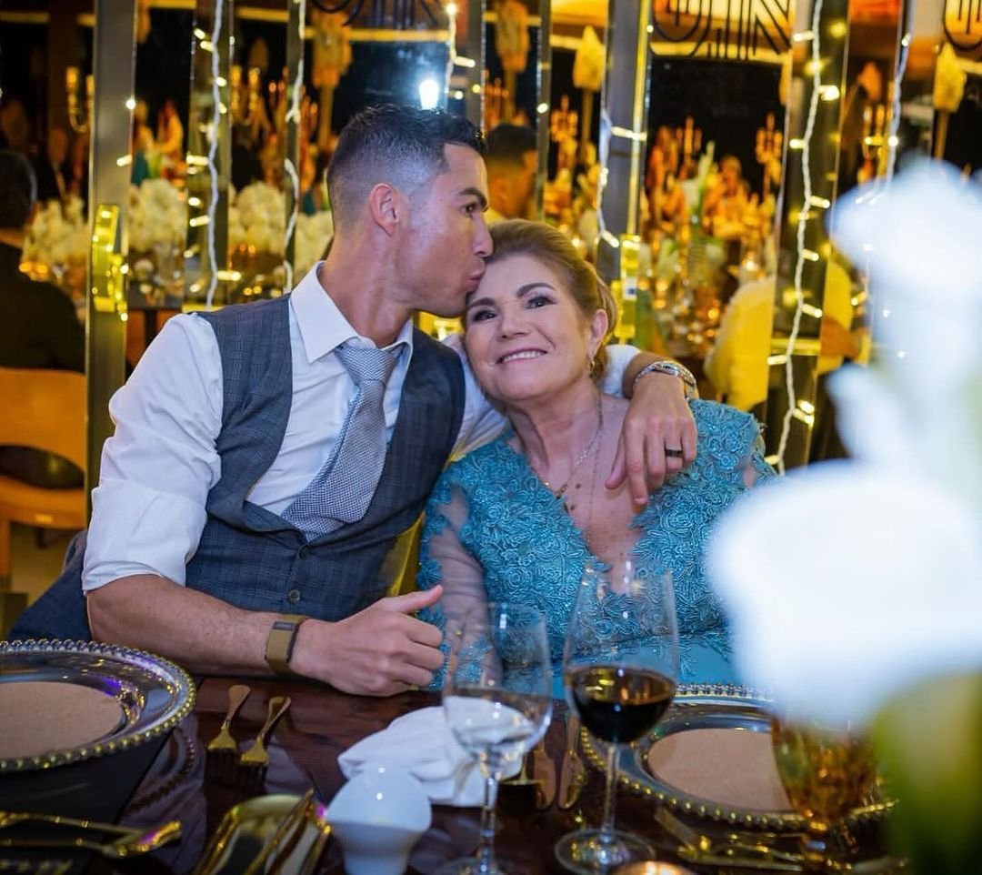 Cristiano Ronaldo, cadou de 80.000 de dolari pentru mama lui! Bolidul pe care i l-a cumpărat în ziua în care femeia a împlinit 69 de ani _10