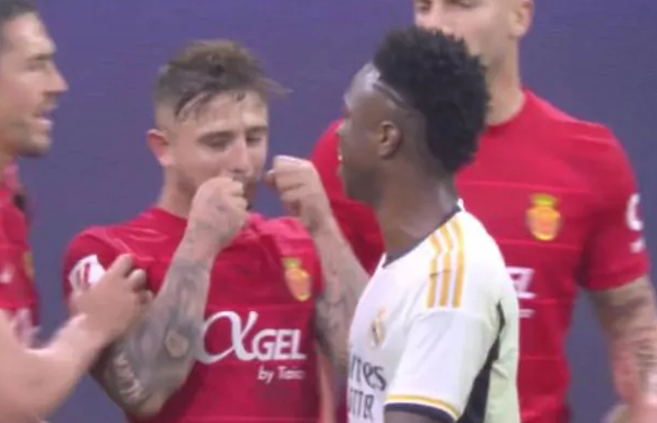&bdquo;Pl&acirc;ngăciosul&rdquo; Vinicius: cum a reacționat brazilianul după ce rivalul său l-a ridiculizat chiar pe Bernabeu
