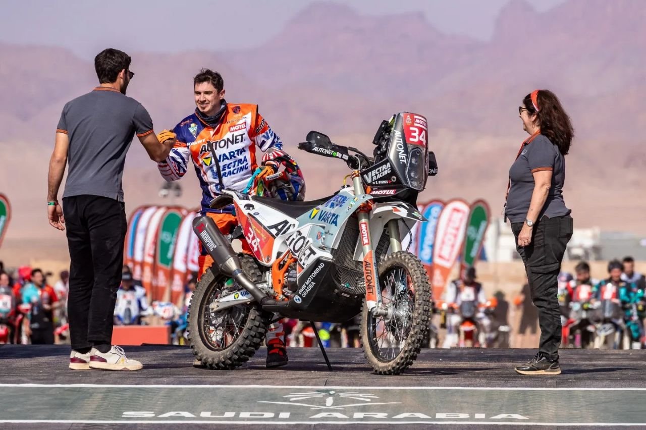 Ce loc ocupă Emanuel Gyenes în clasamentul general de la Raliul Dakar_8