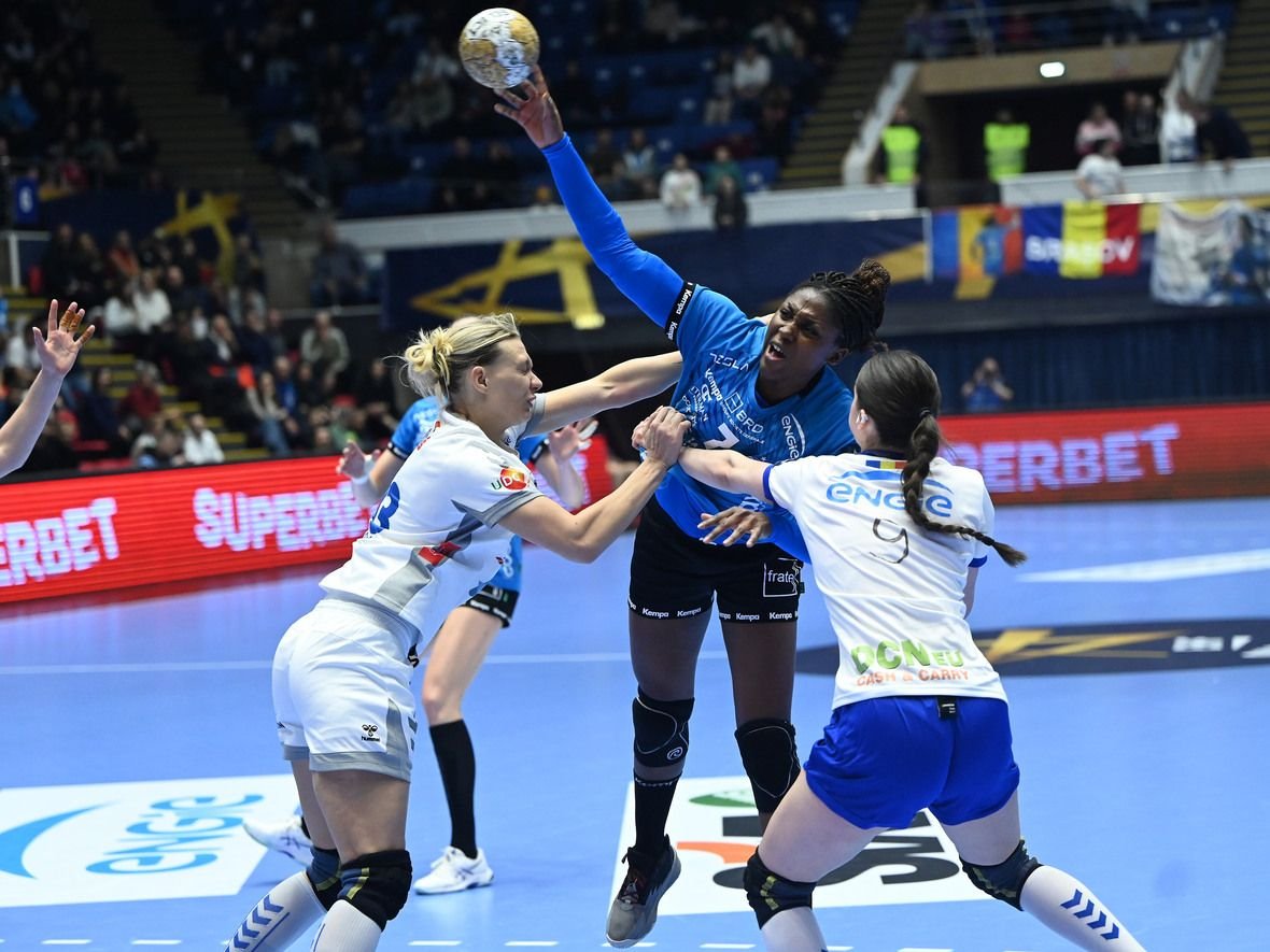 Se întâmplă în EHF Champions League! Jucătoarele lui Buducnost, pe teren în tricoul lui CSM București și cu număr desenat cu marker_5