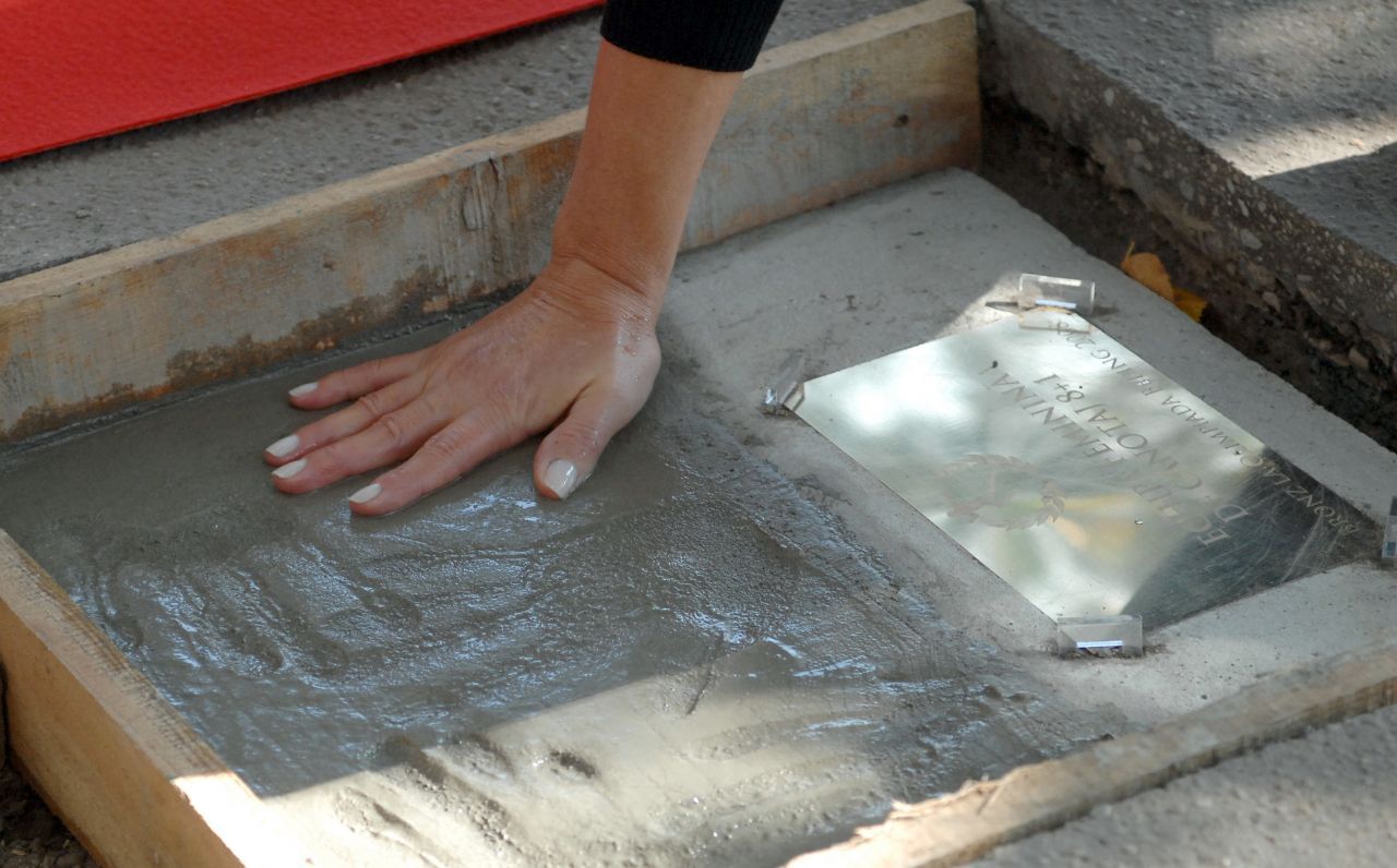 Aleea Succeselor s-a transformat în Aleea Deziluziilor! Walk of Fame din București, într-o stare dezolantă_18