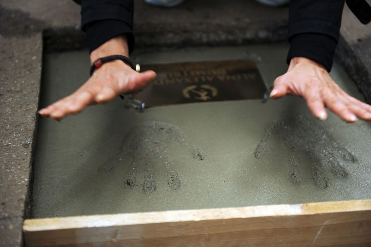 Aleea Succeselor s-a transformat în Aleea Deziluziilor! Walk of Fame din București, într-o stare dezolantă_21
