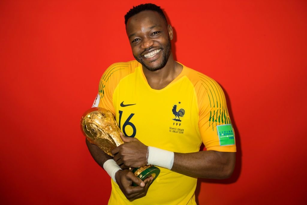Mandanda poate juca până la 40 de ani! Portarului francez i s-a propus prelungirea contractului_2