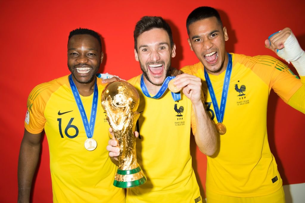 Mandanda poate juca până la 40 de ani! Portarului francez i s-a propus prelungirea contractului_3