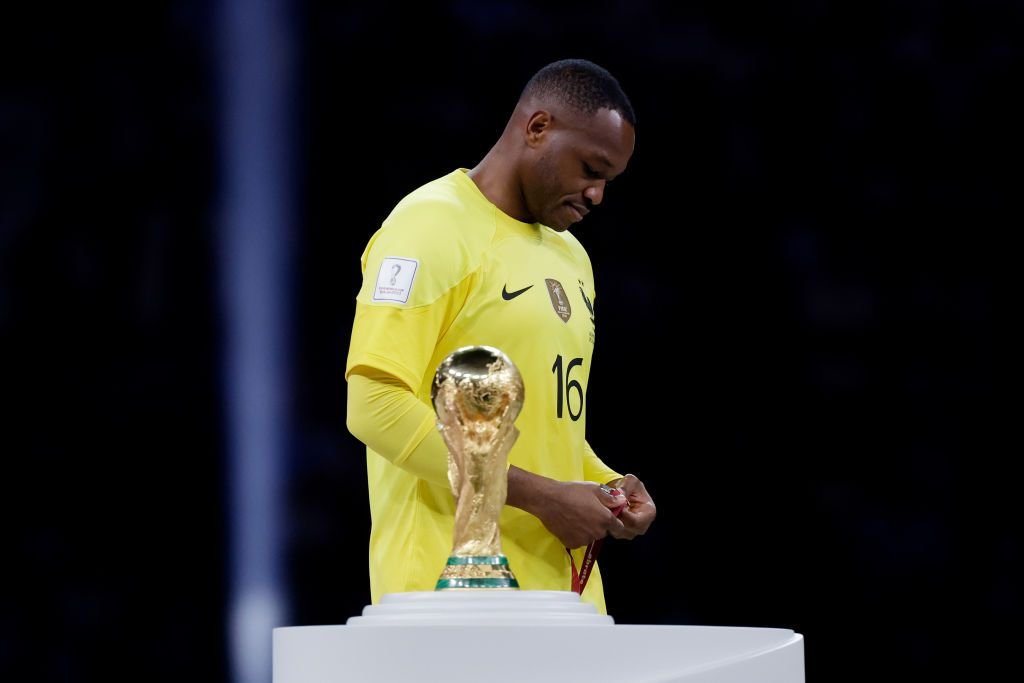 Mandanda poate juca până la 40 de ani! Portarului francez i s-a propus prelungirea contractului_4