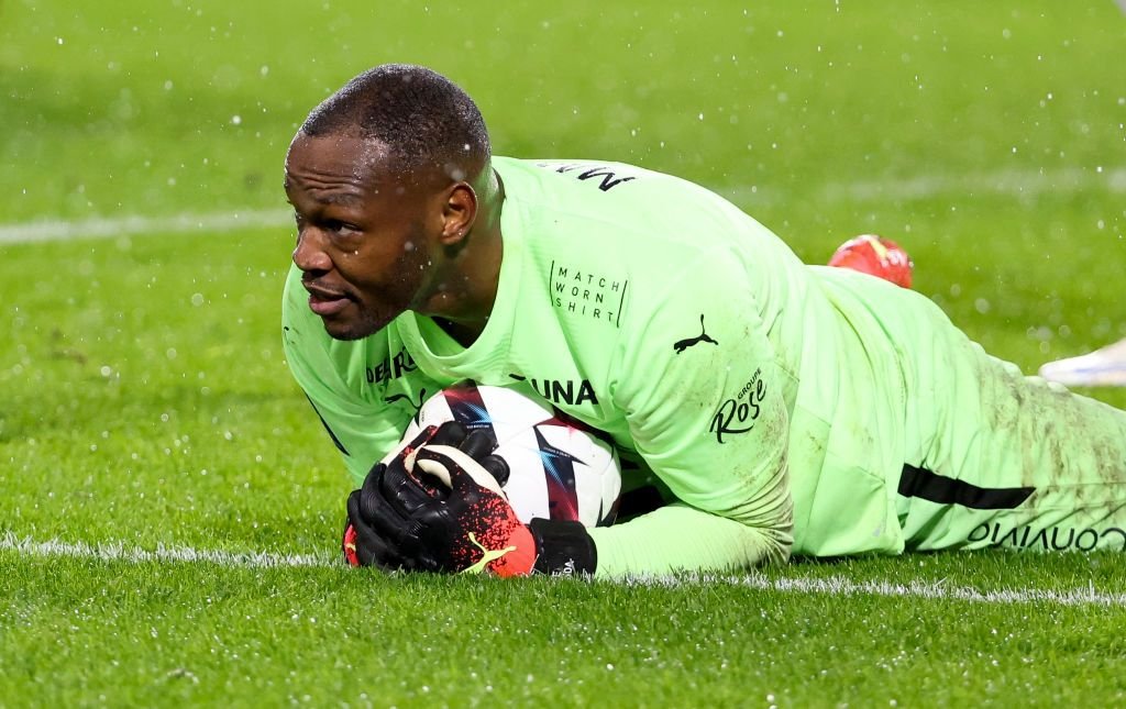 Mandanda poate juca până la 40 de ani! Portarului francez i s-a propus prelungirea contractului_5