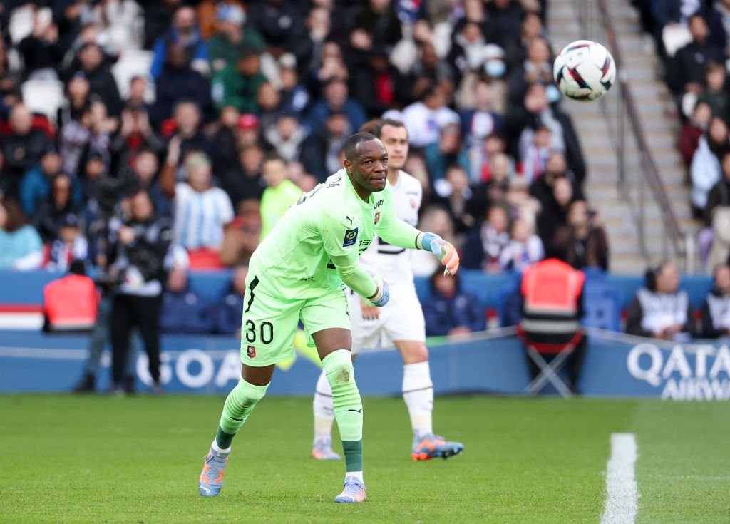 Mandanda poate juca până la 40 de ani! Portarului francez i s-a propus prelungirea contractului_7