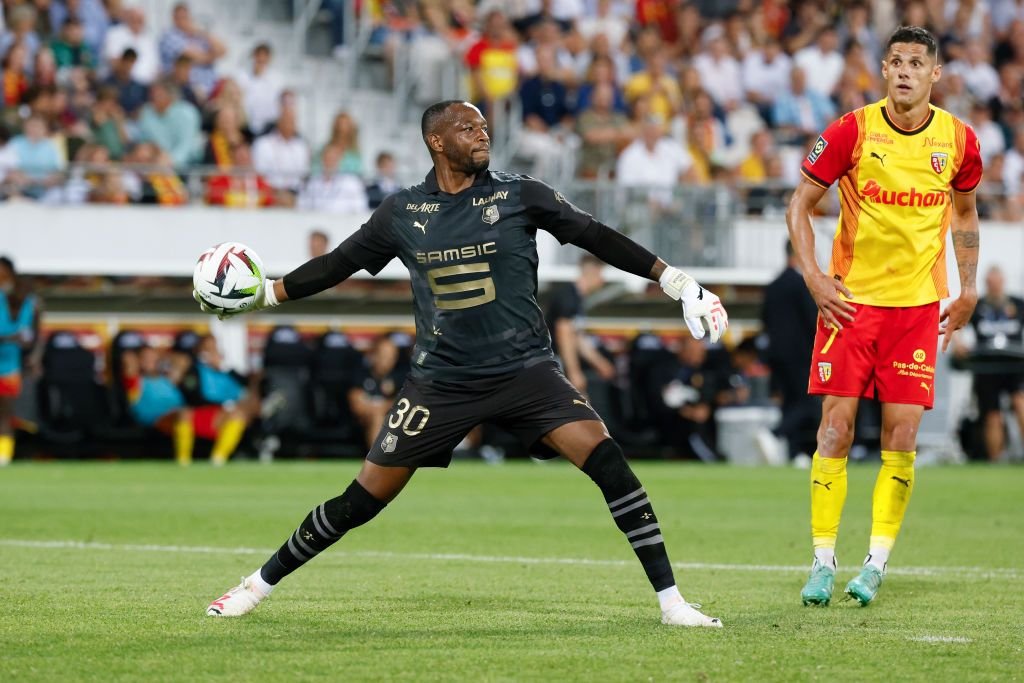 Mandanda poate juca până la 40 de ani! Portarului francez i s-a propus prelungirea contractului_9