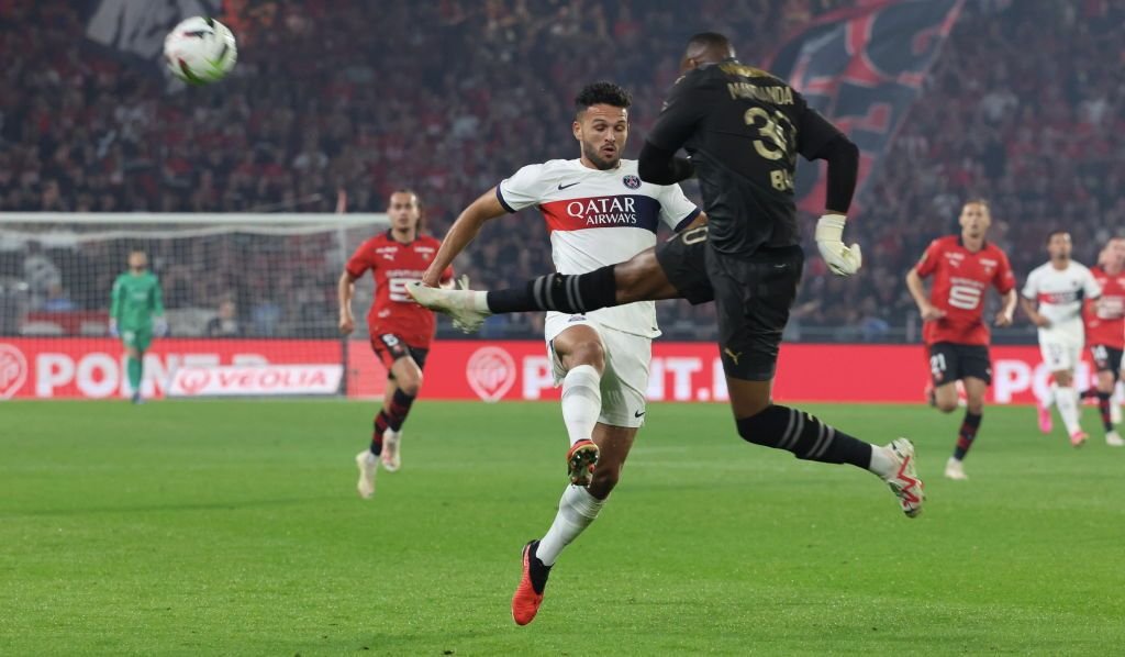 Mandanda poate juca până la 40 de ani! Portarului francez i s-a propus prelungirea contractului_11