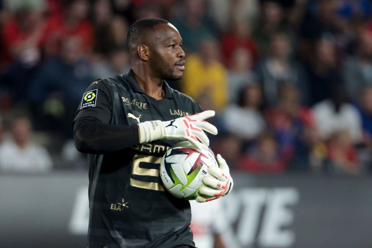 Mandanda poate juca până la 40 de ani! Portarului francez i s-a propus prelungirea contractului_12