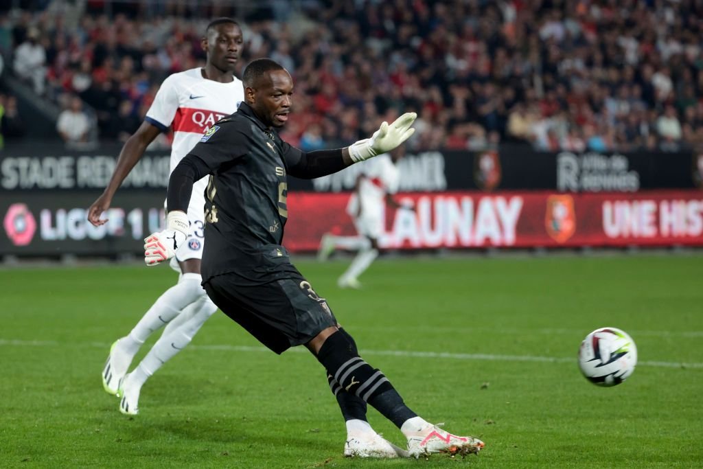 Mandanda poate juca până la 40 de ani! Portarului francez i s-a propus prelungirea contractului_13