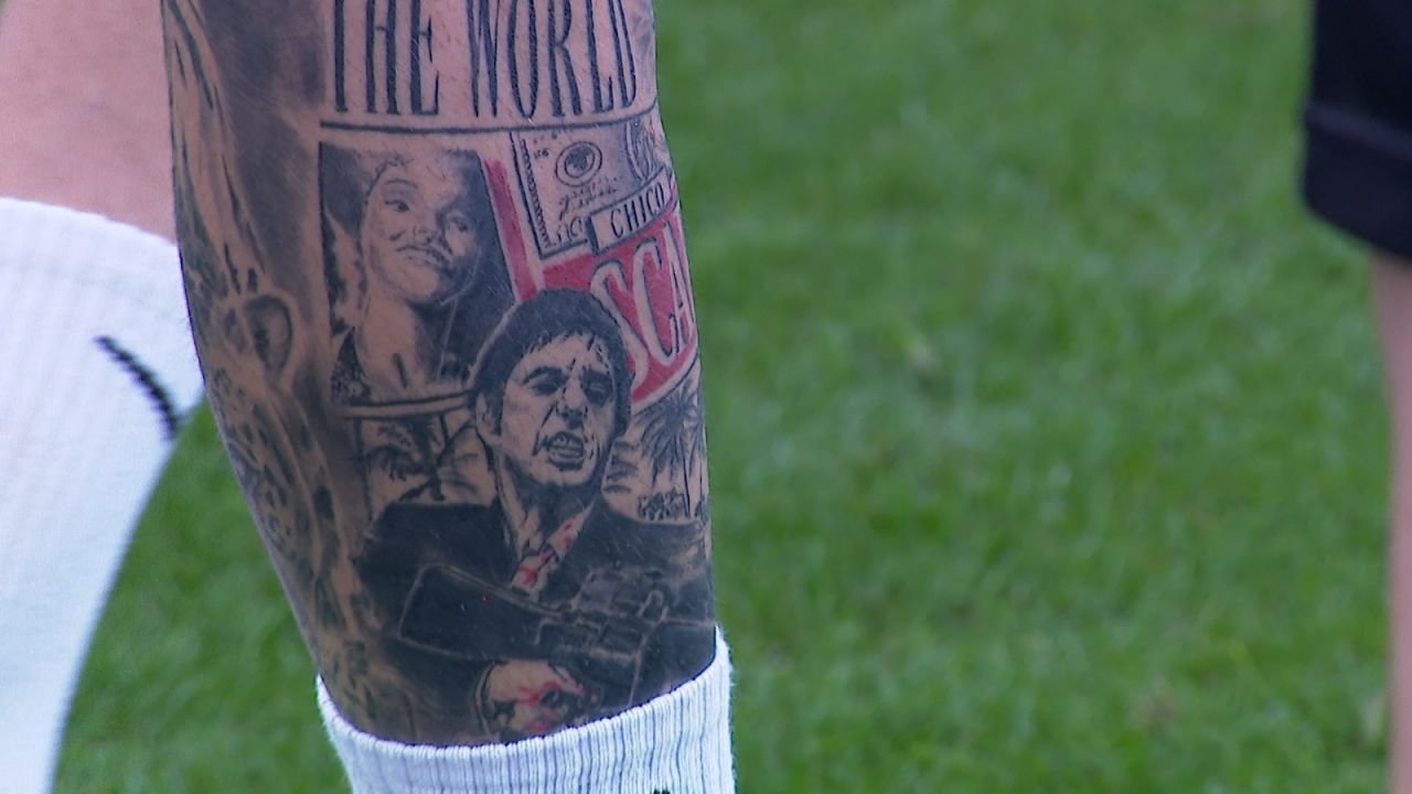 Nu mai vorbește de mult pe teren, dar transmite mesaje! Cum arată ultimul tatuaj al lui Tavi Popescu_3