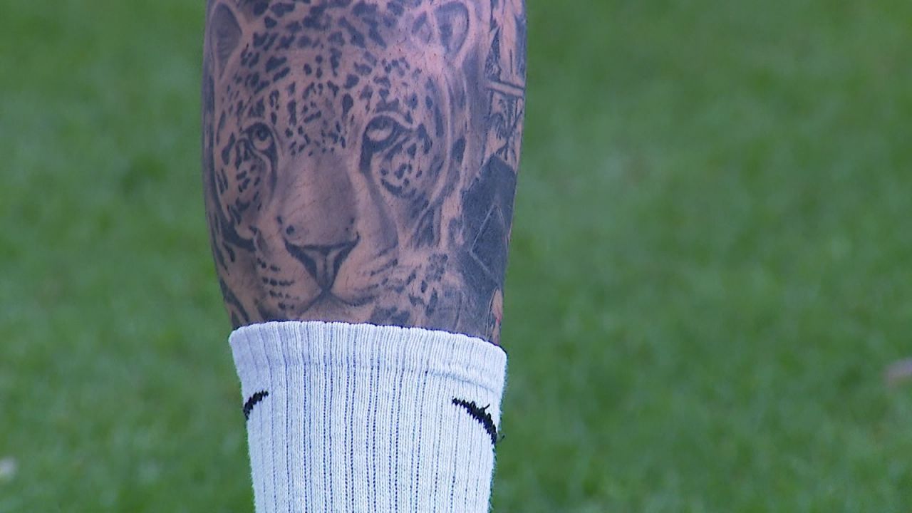 Nu mai vorbește de mult pe teren, dar transmite mesaje! Cum arată ultimul tatuaj al lui Tavi Popescu_4