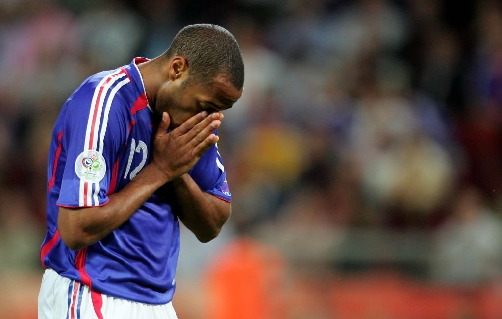 Thierry Henry recunoaște că a trecut prin momente grele. Nu am mai avut unde să mă ascund de depresie. Pl&acirc;ngeam &icirc;n fiecare zi