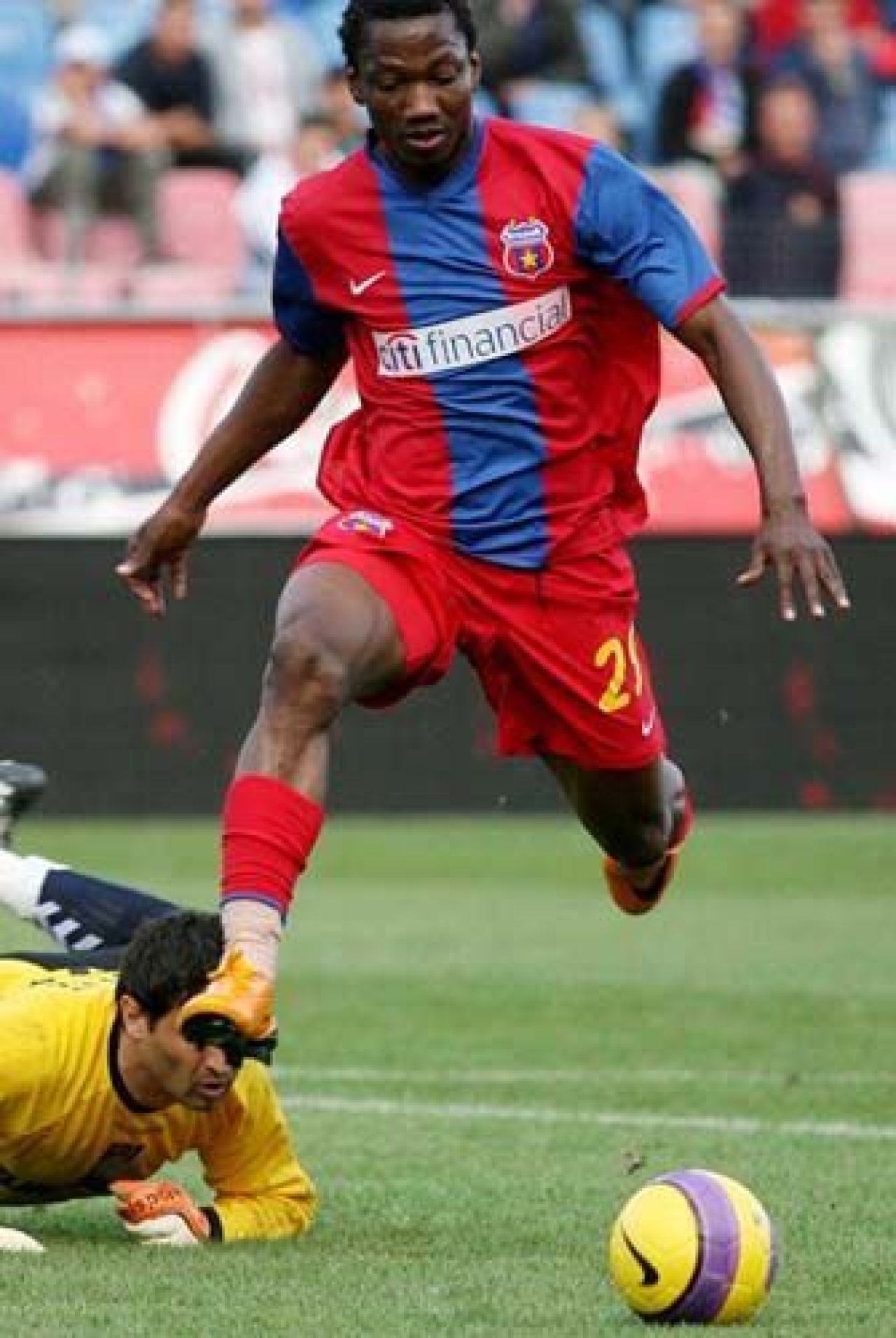 Cu ce se ocupă, la 45 de ani, jucătorul „mondial” căruia Gigi Becali i-a plătit 600.000 de euro primă de instalare_10