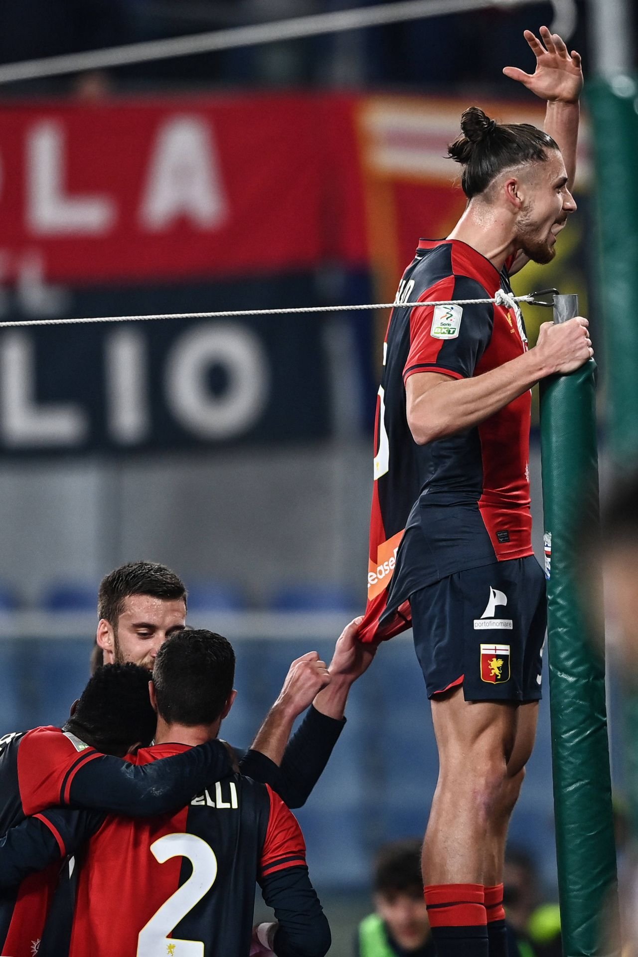 Radu Drăgușin a trecut cu bine vizita medicală la Tottenham. Ce urmează să facă joi _9