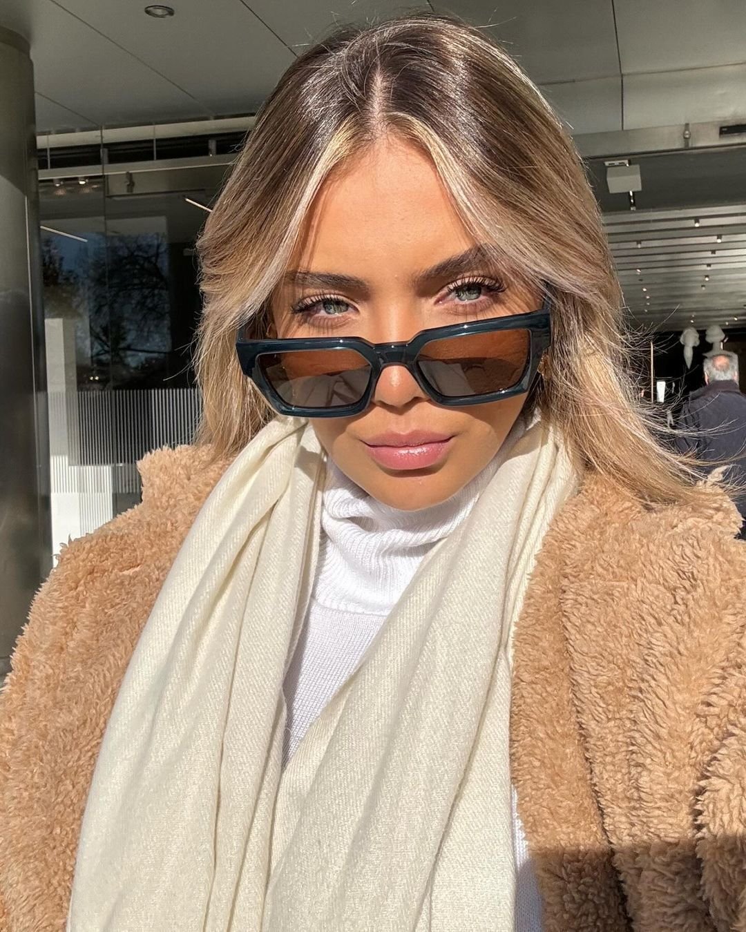 Starul de 17 ani al lui Real Madrid se iubește cu un model de 21 de ani. Imagini spectaculoase cu frumoasa braziliancă_17