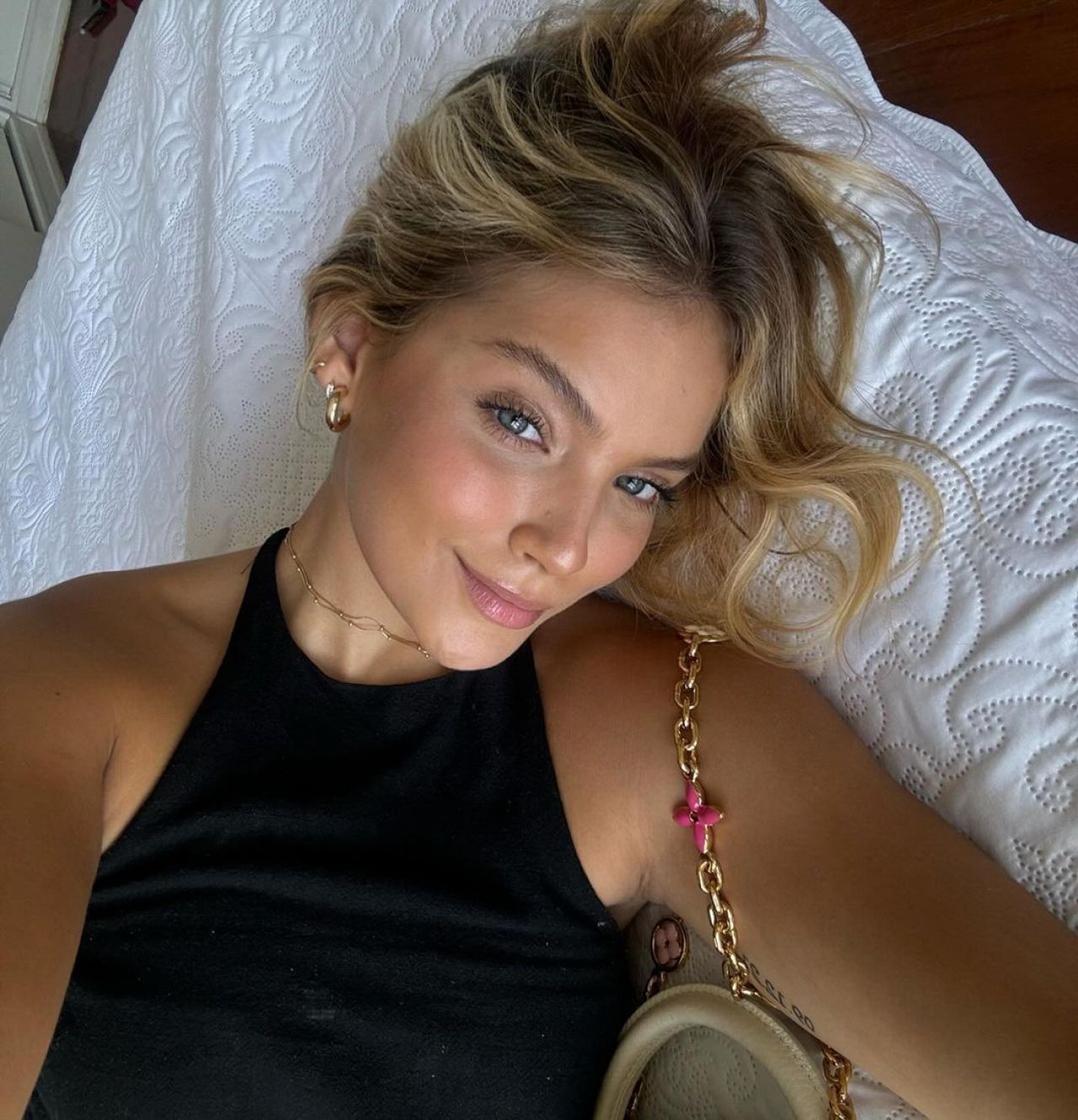 Starul de 17 ani al lui Real Madrid se iubește cu un model de 21 de ani. Imagini spectaculoase cu frumoasa braziliancă_25