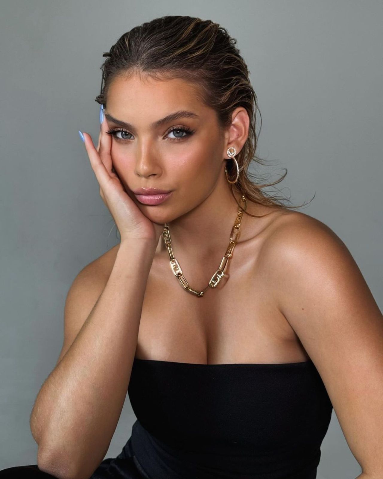 Starul de 17 ani al lui Real Madrid se iubește cu un model de 21 de ani. Imagini spectaculoase cu frumoasa braziliancă_40