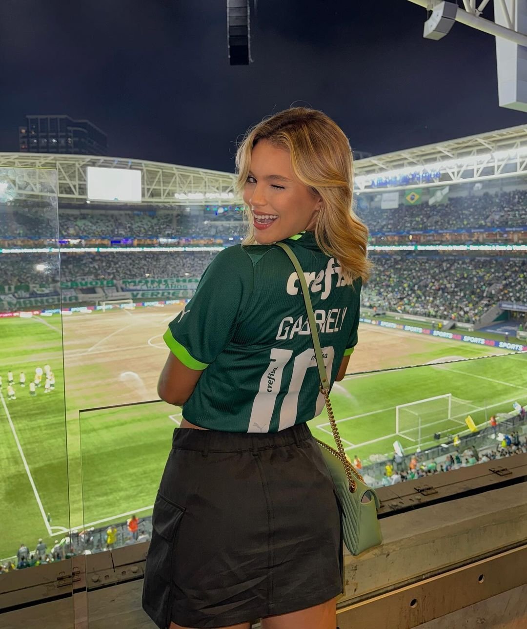 Starul de 17 ani al lui Real Madrid se iubește cu un model de 21 de ani. Imagini spectaculoase cu frumoasa braziliancă_48