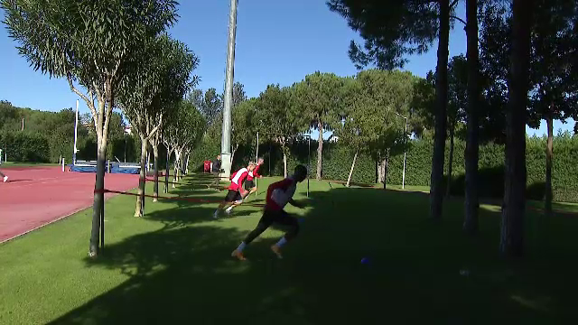 Fotbaliștii de la FCSB se pregătesc intens pentru reluarea campionatului. Imagini de la antrenamentele din Antalya_8
