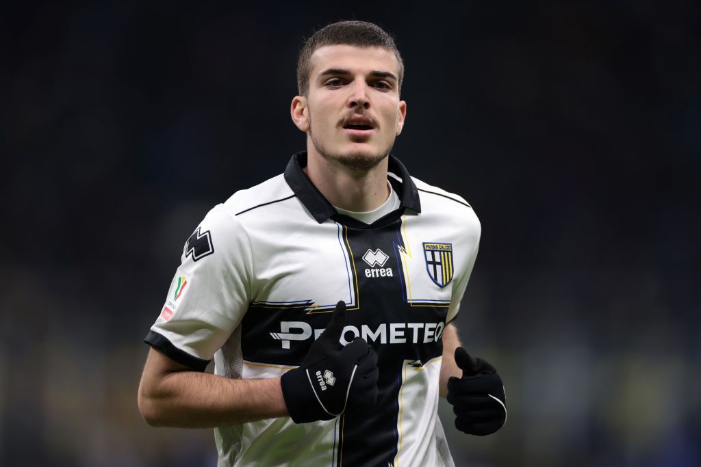 Suma de transfer a lui Mutu la Chelsea, cu doar 1.5 milioane de euro mai mică decât cea plătită de Tottenham pentru Drăgușin!_5