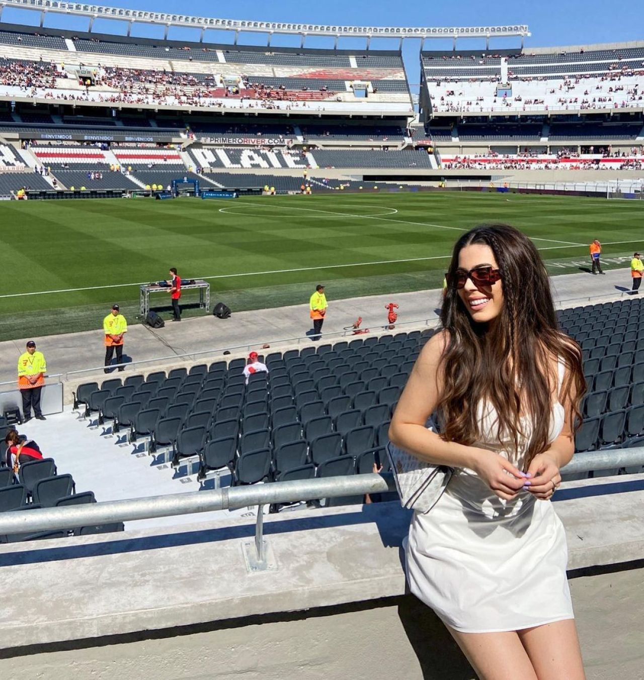 Ea este profesoara sexy și poliglotă care le-a dat lecții viitoarelor staruri din fotbal! Endrick și Julian Alvarez au făcut cursuri cu ea _25
