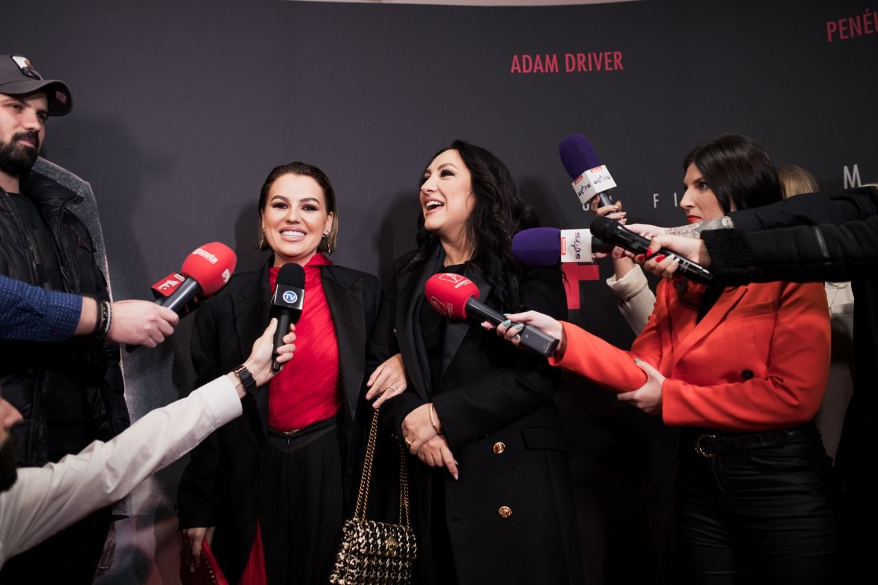 Cu ce mașină au venit Romina Gingașu și Pierro Ferrari la proiecția specială a filmului Ferrari_6