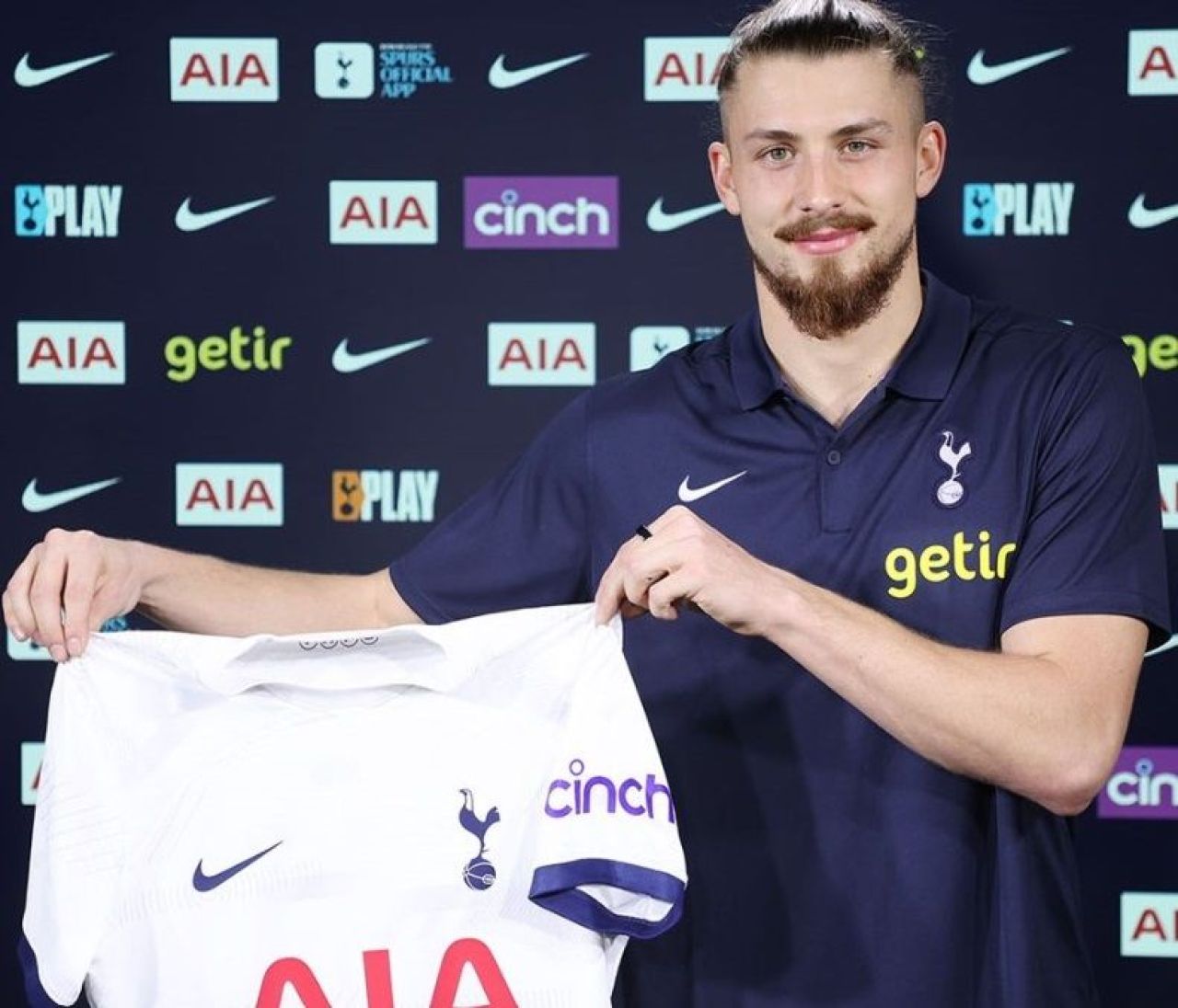 E gata! Radu Drăgușin a fost prezentat la Tottenham_5